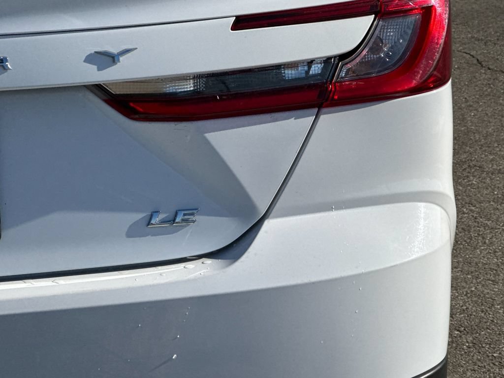 Used 2025 Toyota Camry LE FWD image 31