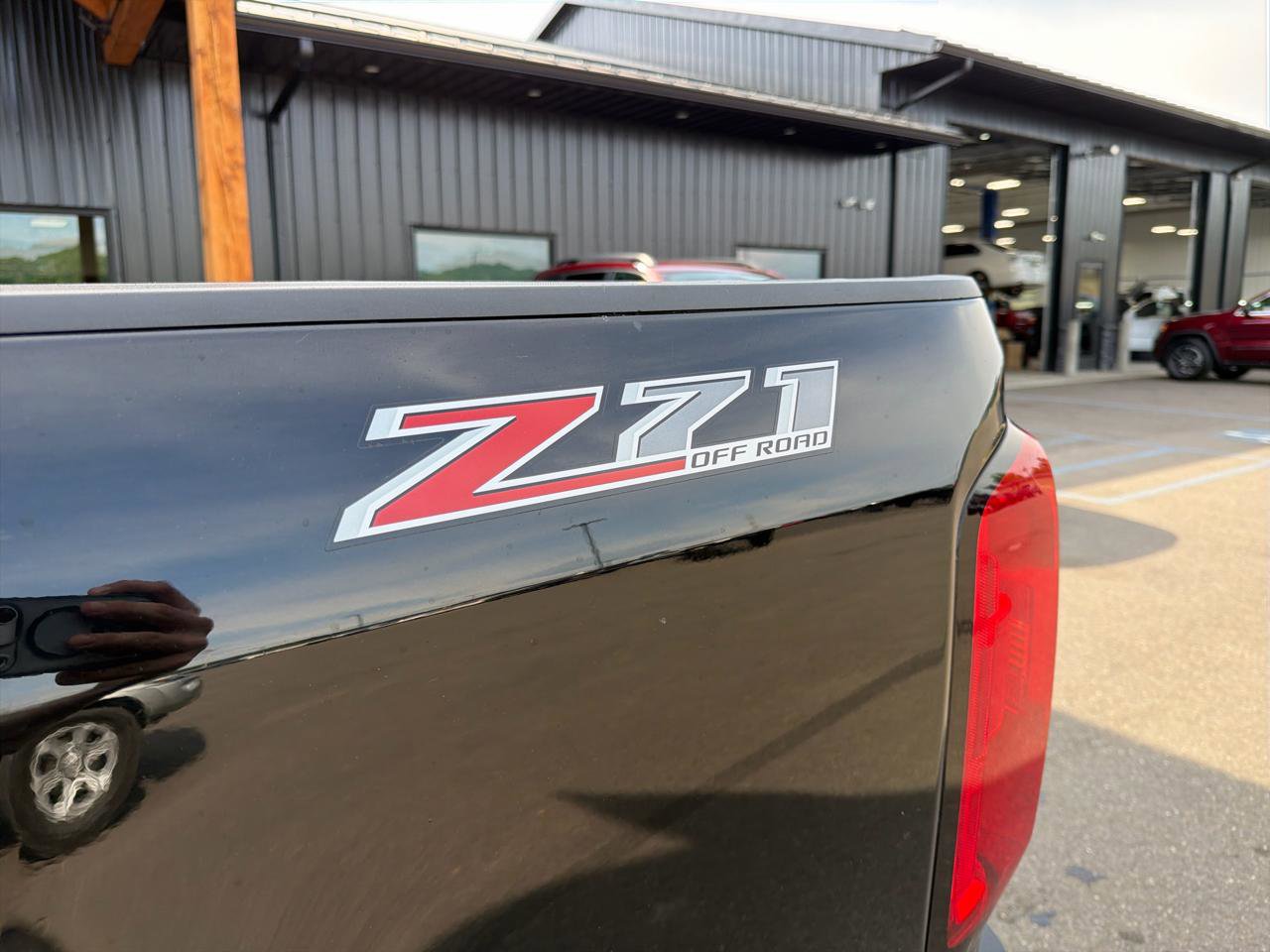 Used 2018 Chevrolet Colorado Z71 AWD/4WD image 17