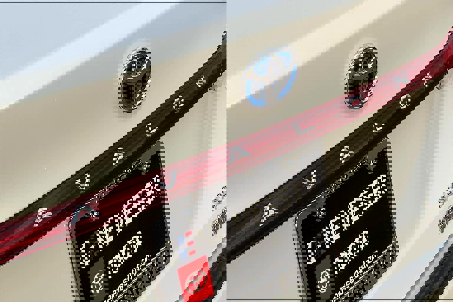 Used 2020 Toyota Avalon XLE image 30