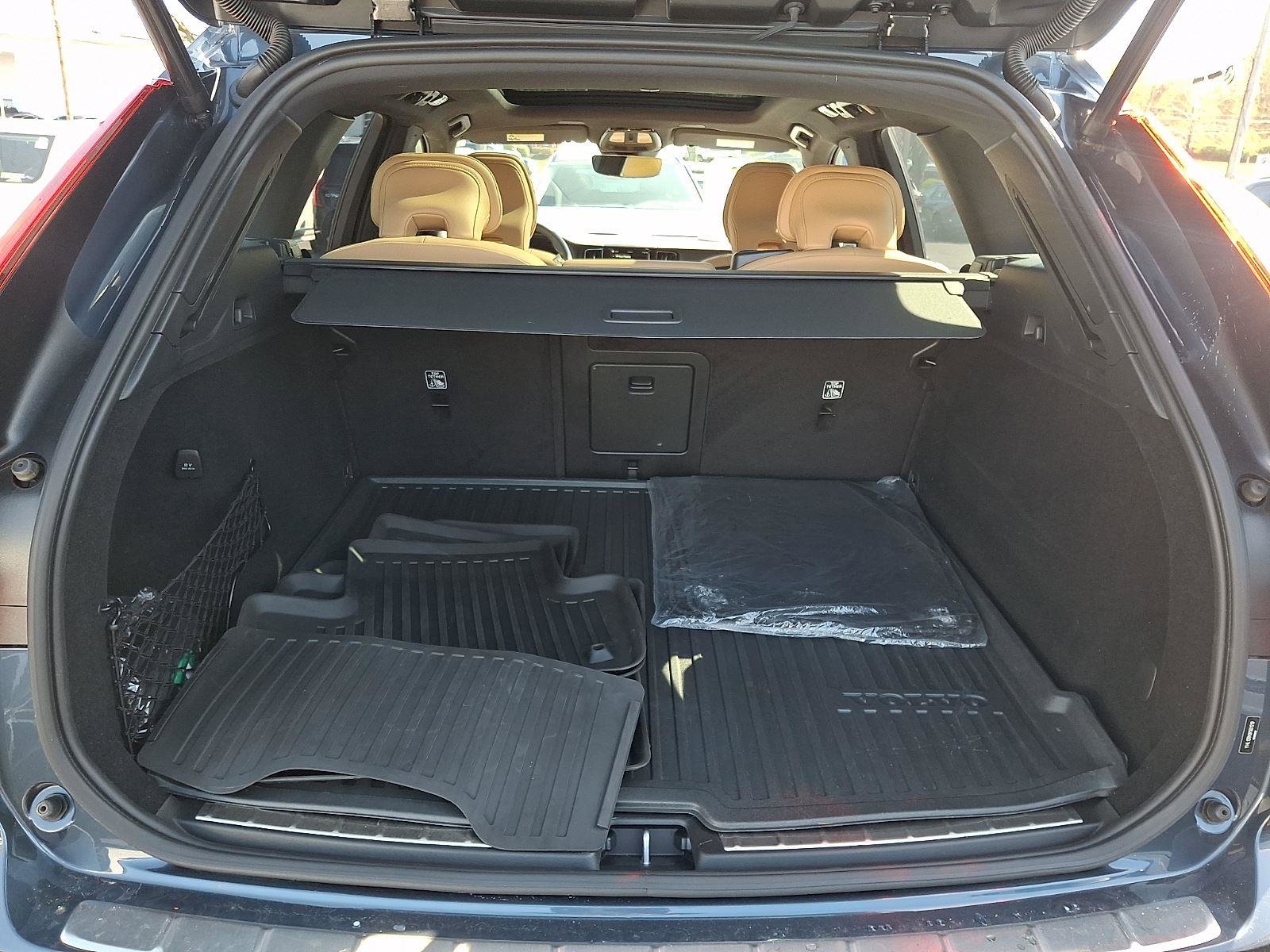 Certified 2024 Volvo XC60 B5 Ultimate w/ Protection Package Premier AWD/4WD image 28