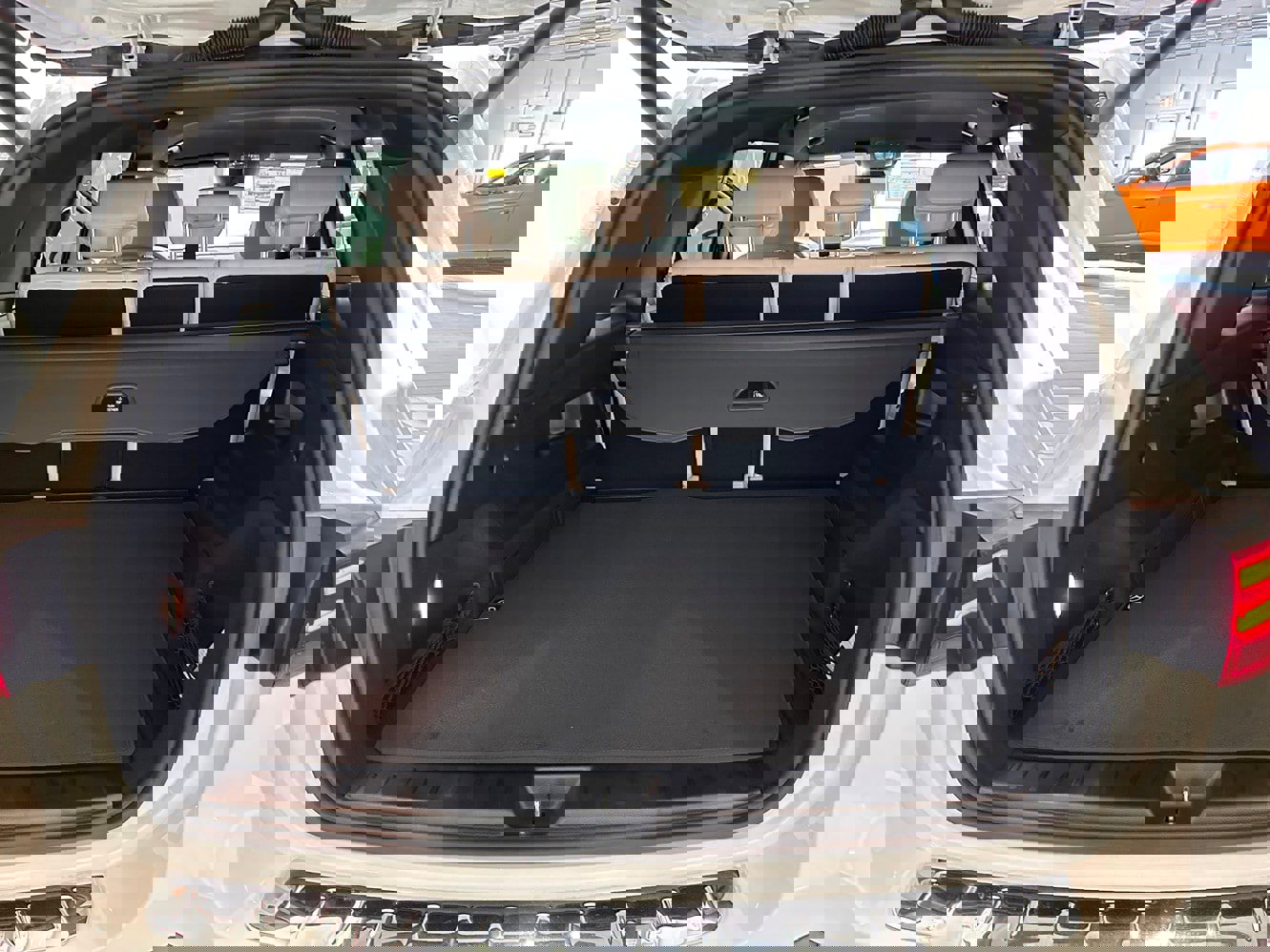 New 2025 Mercedes-Benz GLB 250 4MATIC image 14