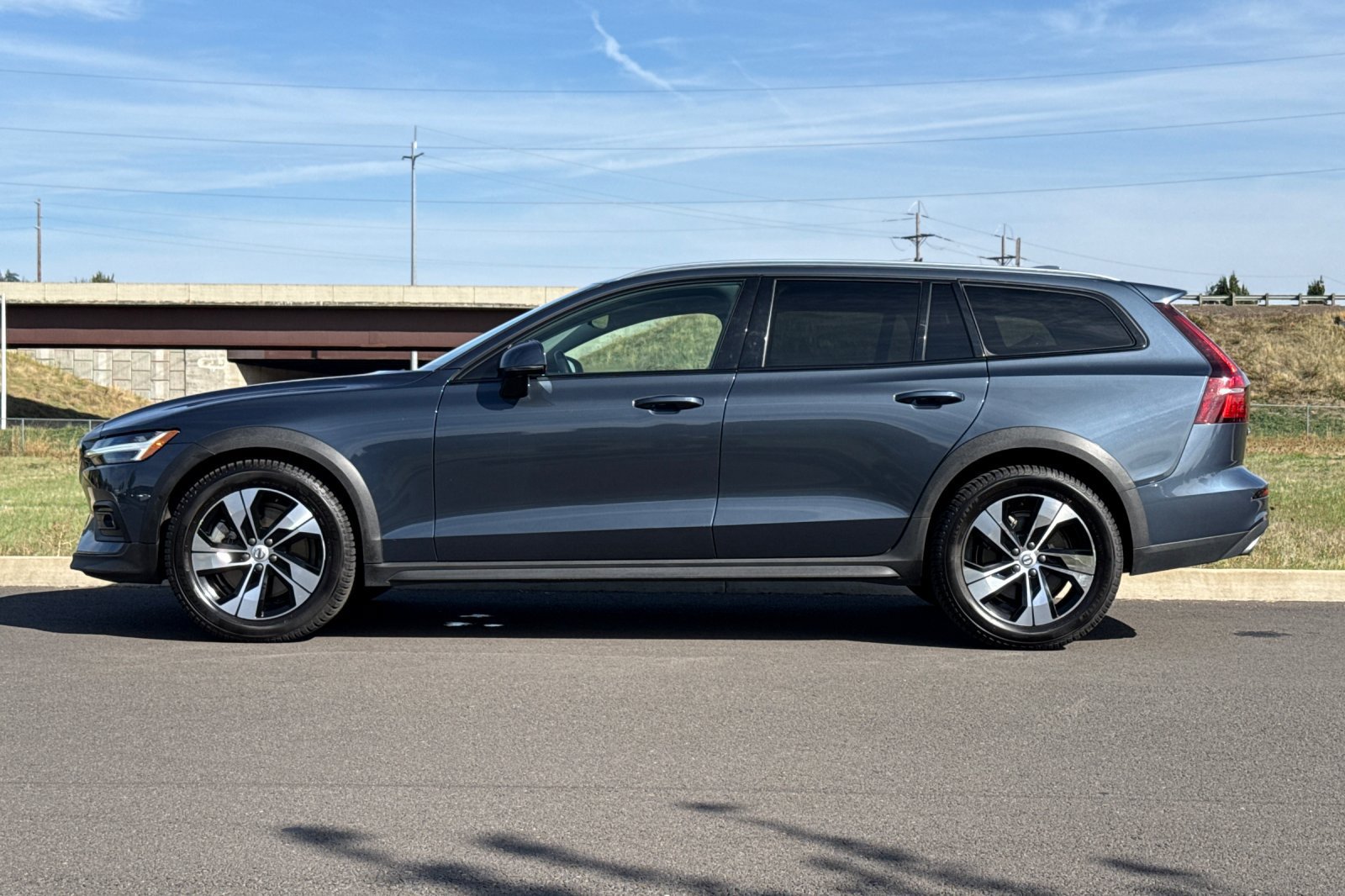 Used 2021 Volvo V60 T5 Cross Country w/ Protection Package AWD/4WD image 6