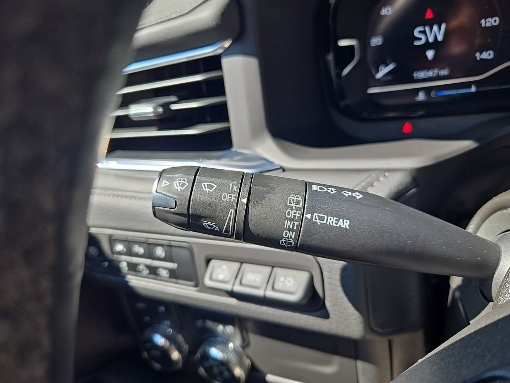 Used 2024 GMC Yukon XL Denali AWD/4WD image 18
