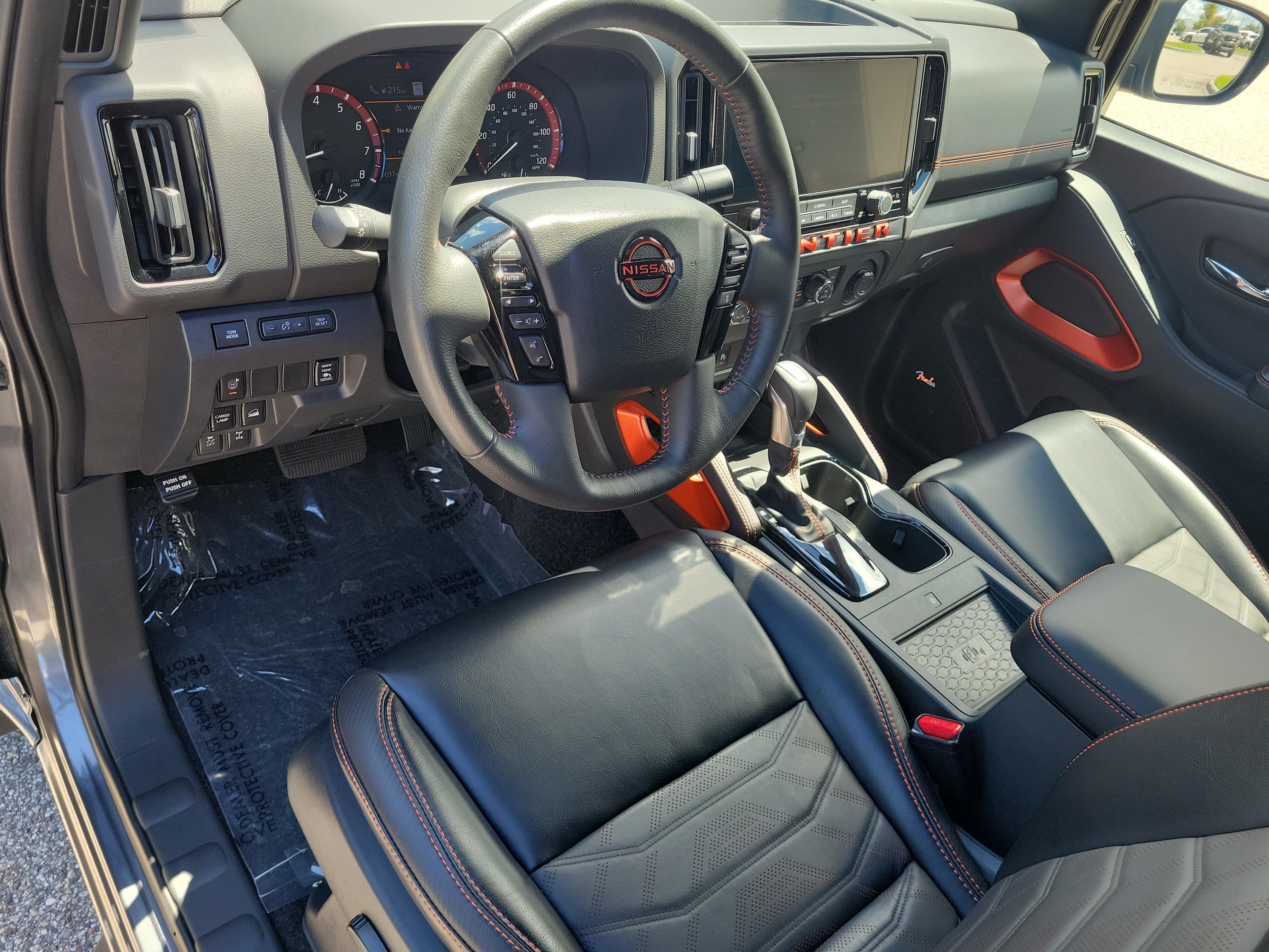 Certified 2025 Nissan Frontier PRO-4X w/ Pro Premium Package AWD/4WD image 12