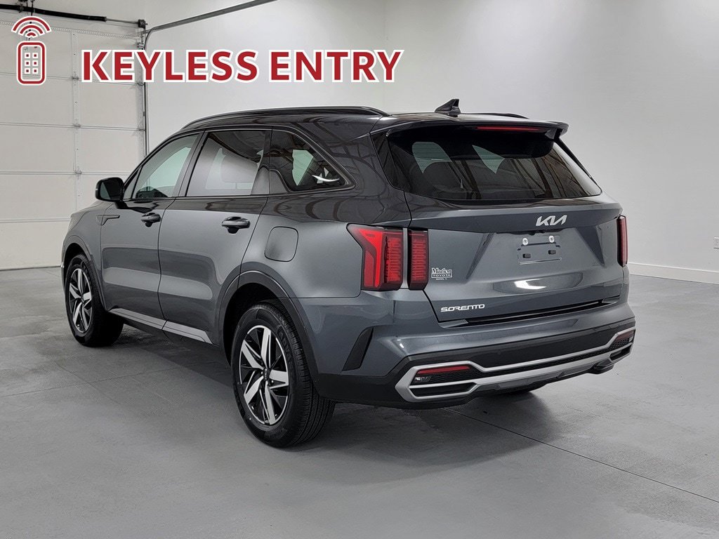 Used 2023 Kia Sorento S w/ Panoramic Sunroof Package FWD image 6
