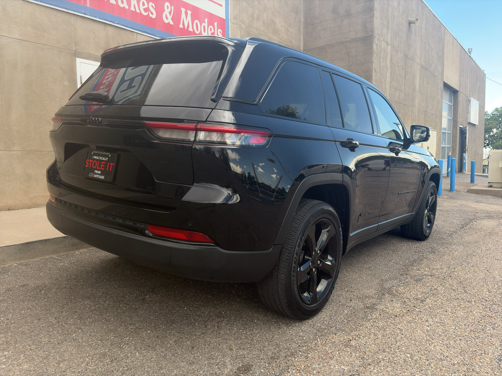 Used 2023 Jeep Grand Cherokee Altitude AWD/4WD image 5