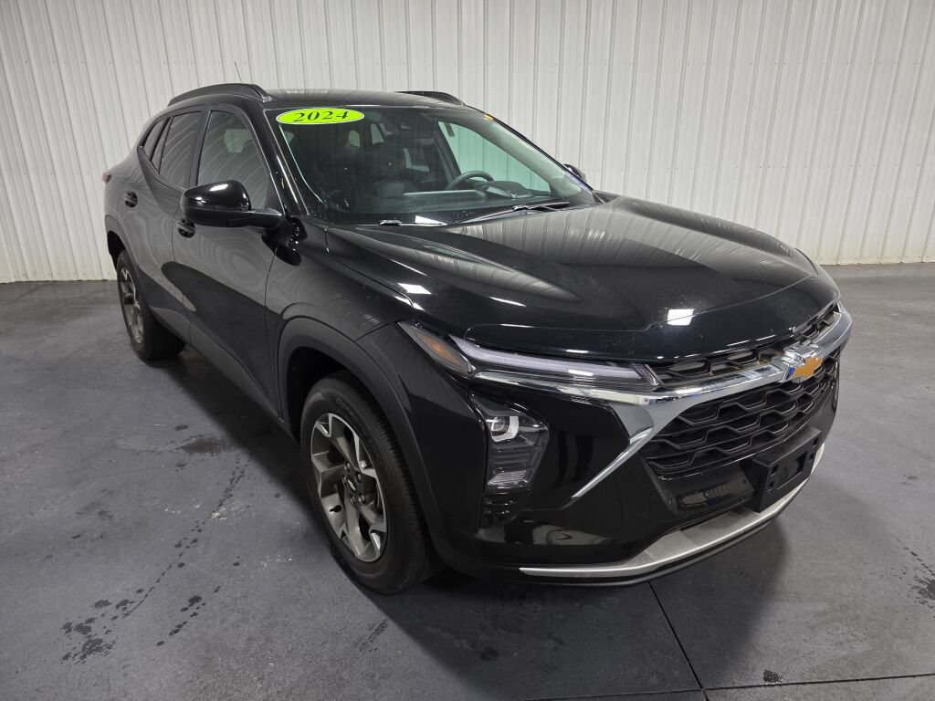 Used 2024 Chevrolet Trax LT FWD image 2