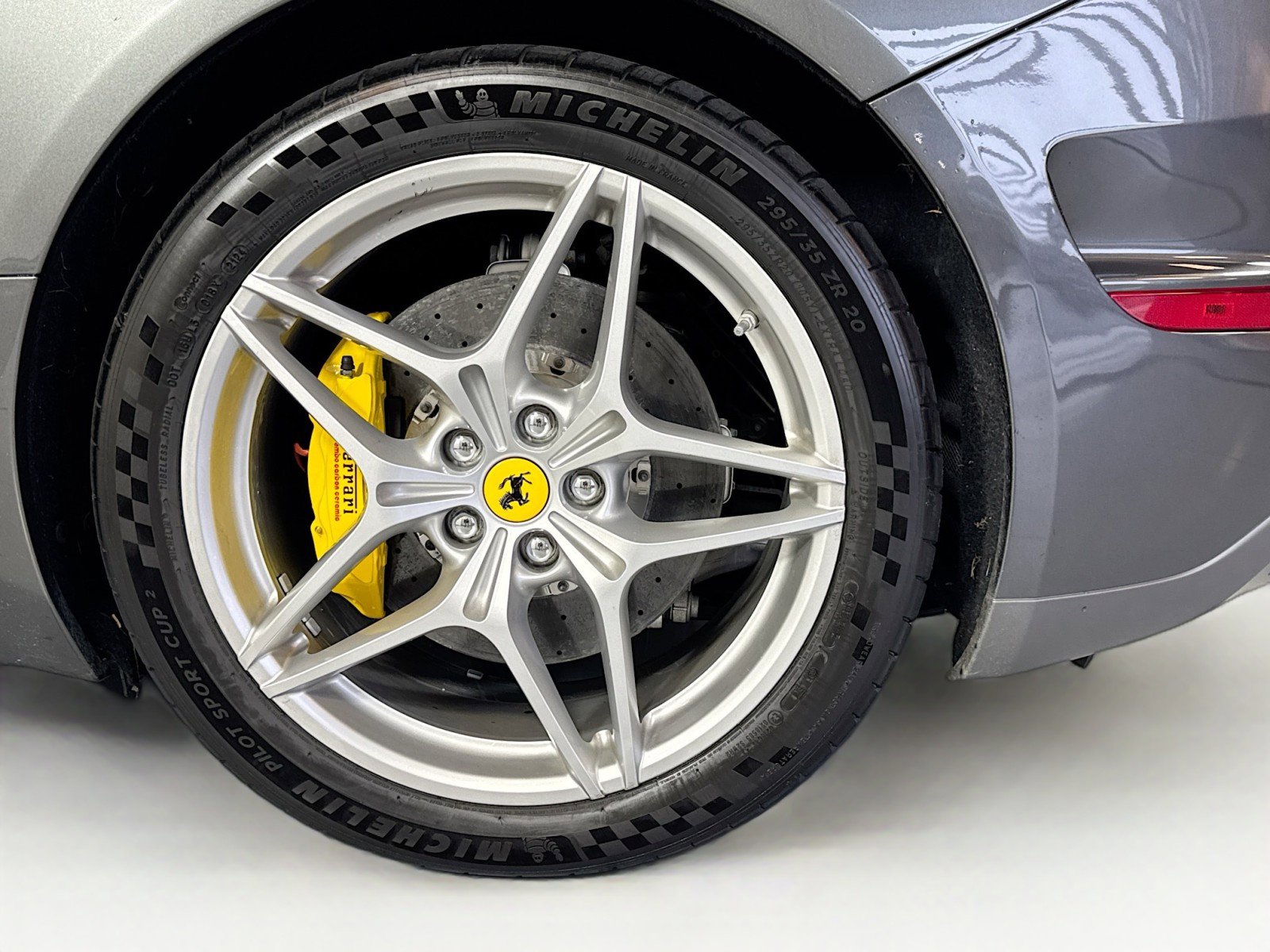 Used 2017 Ferrari California T image 28