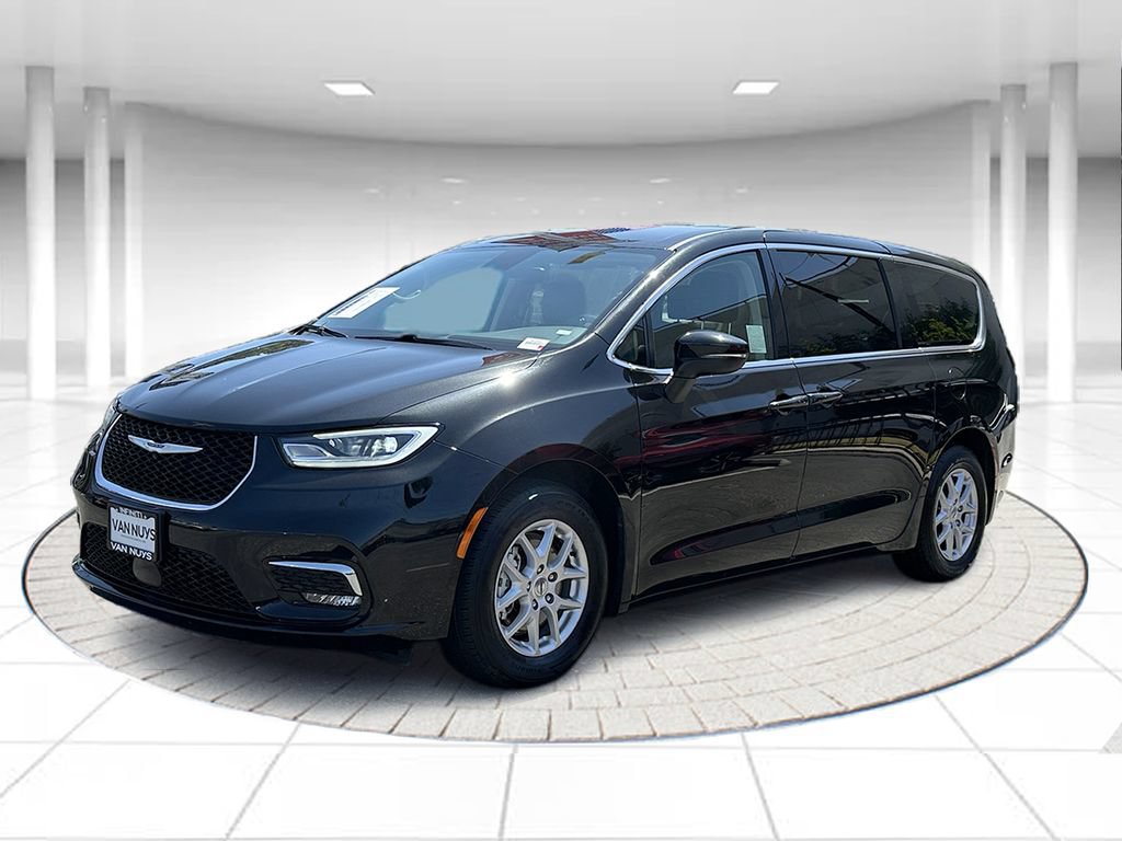 Used 2023 Chrysler Pacifica Touring-L