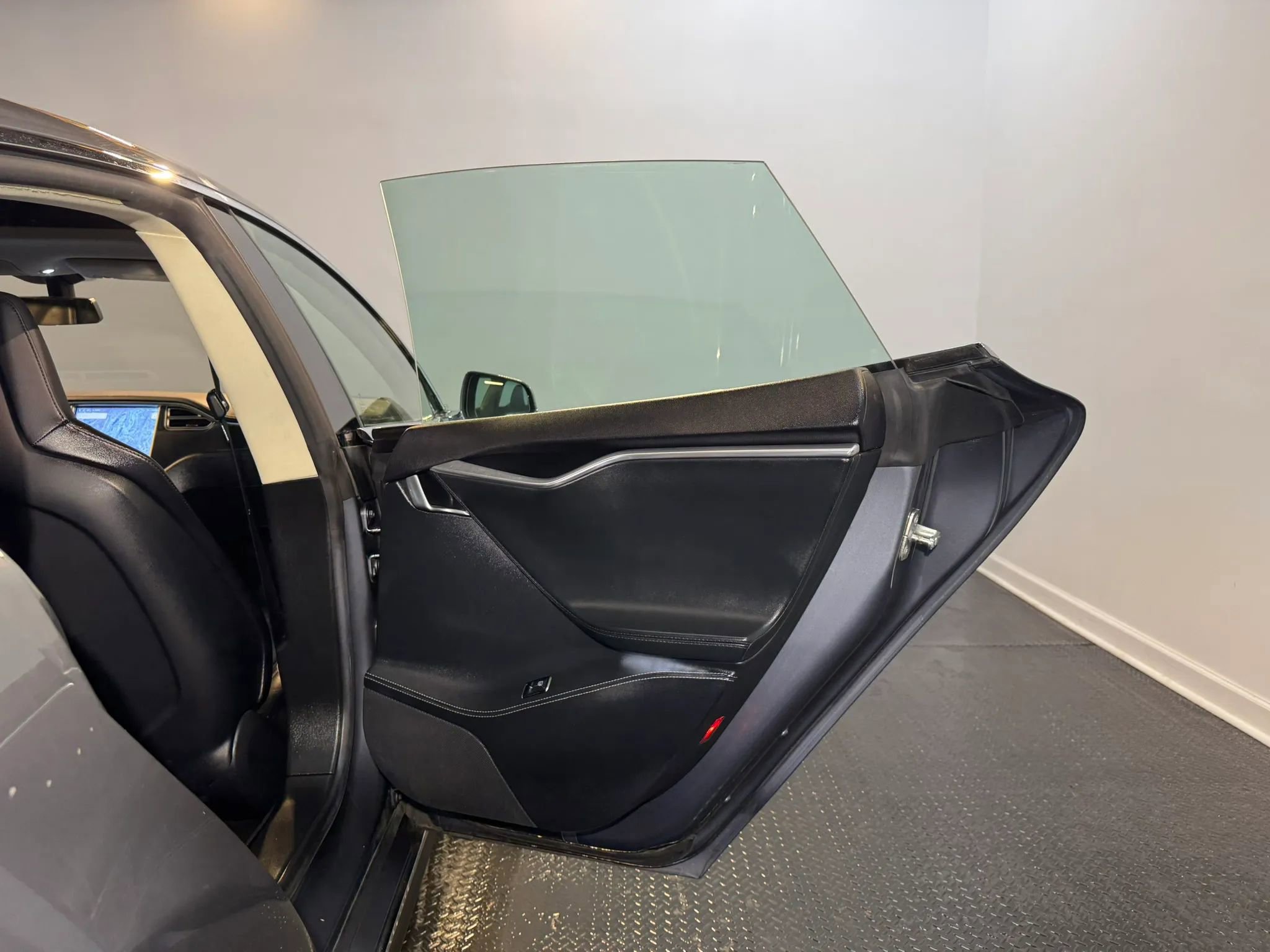Used 2013 Tesla Model S Performance RWD image 21