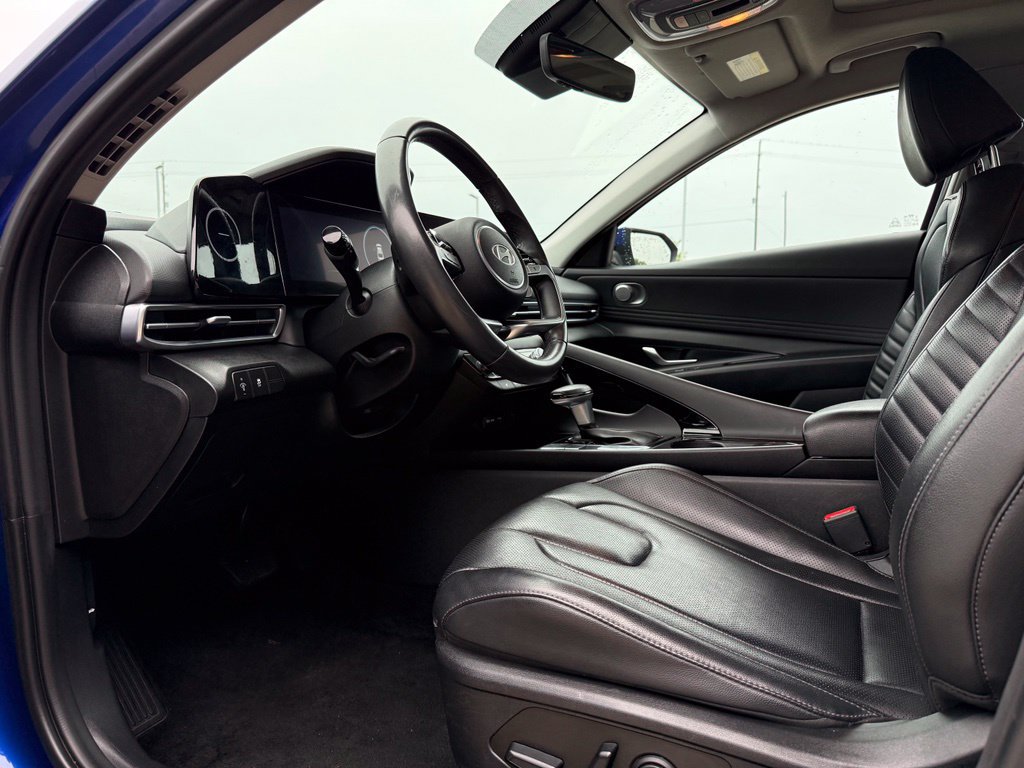 Used 2025 Hyundai Elantra Limited FWD image 2