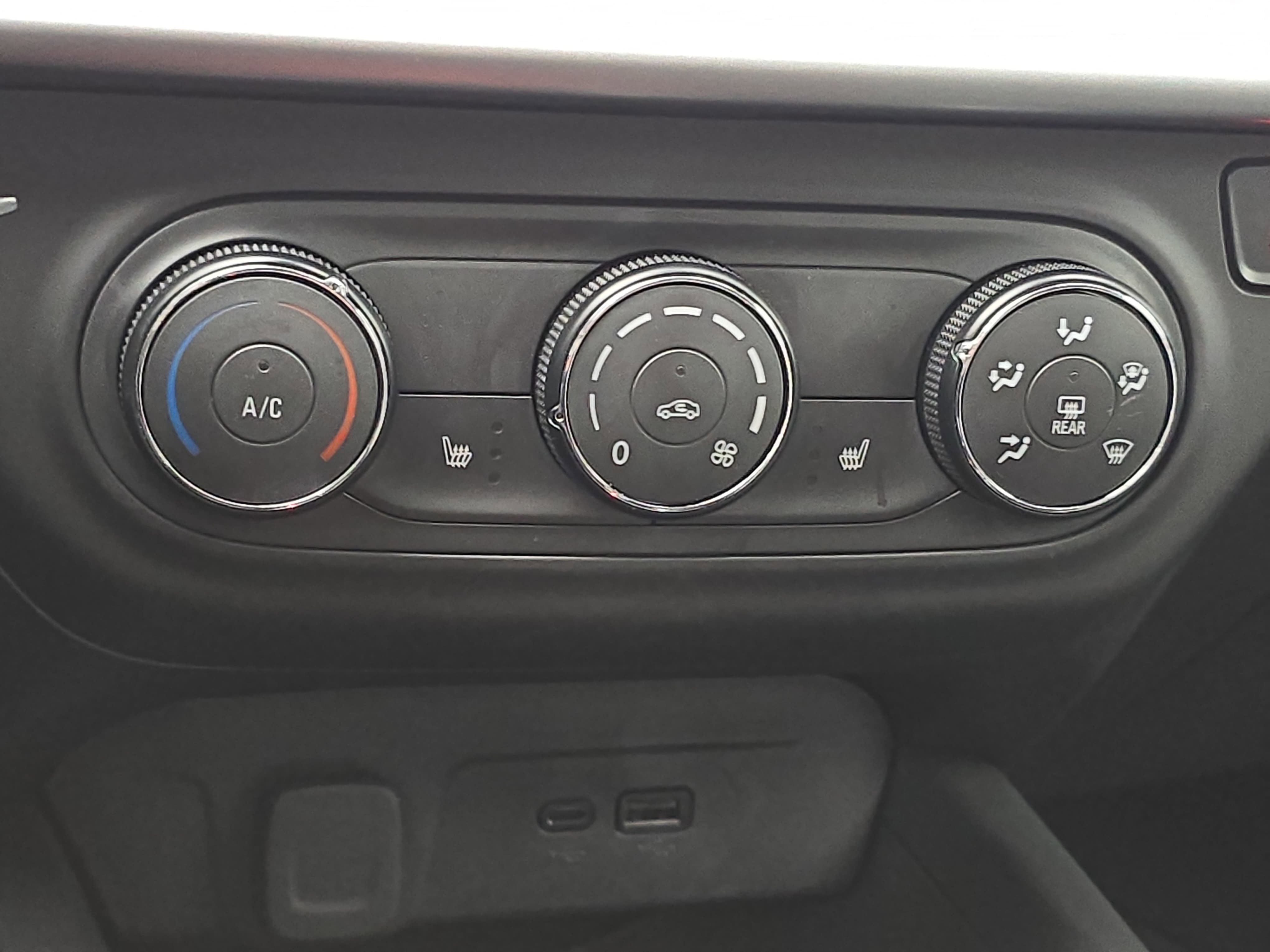 Used 2026 Chevrolet Trax LS w/ LS Convenience Package FWD image 22
