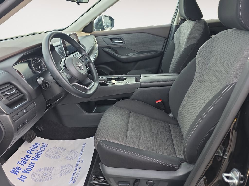 Used 2023 Nissan Rogue SV FWD image 9