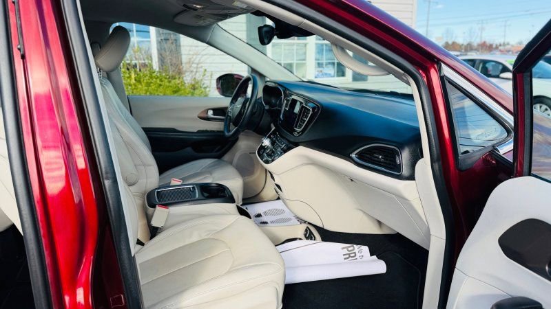 Used 2017 Chrysler Pacifica Touring-L Plus w/ Advanced Safetytec Group image 18