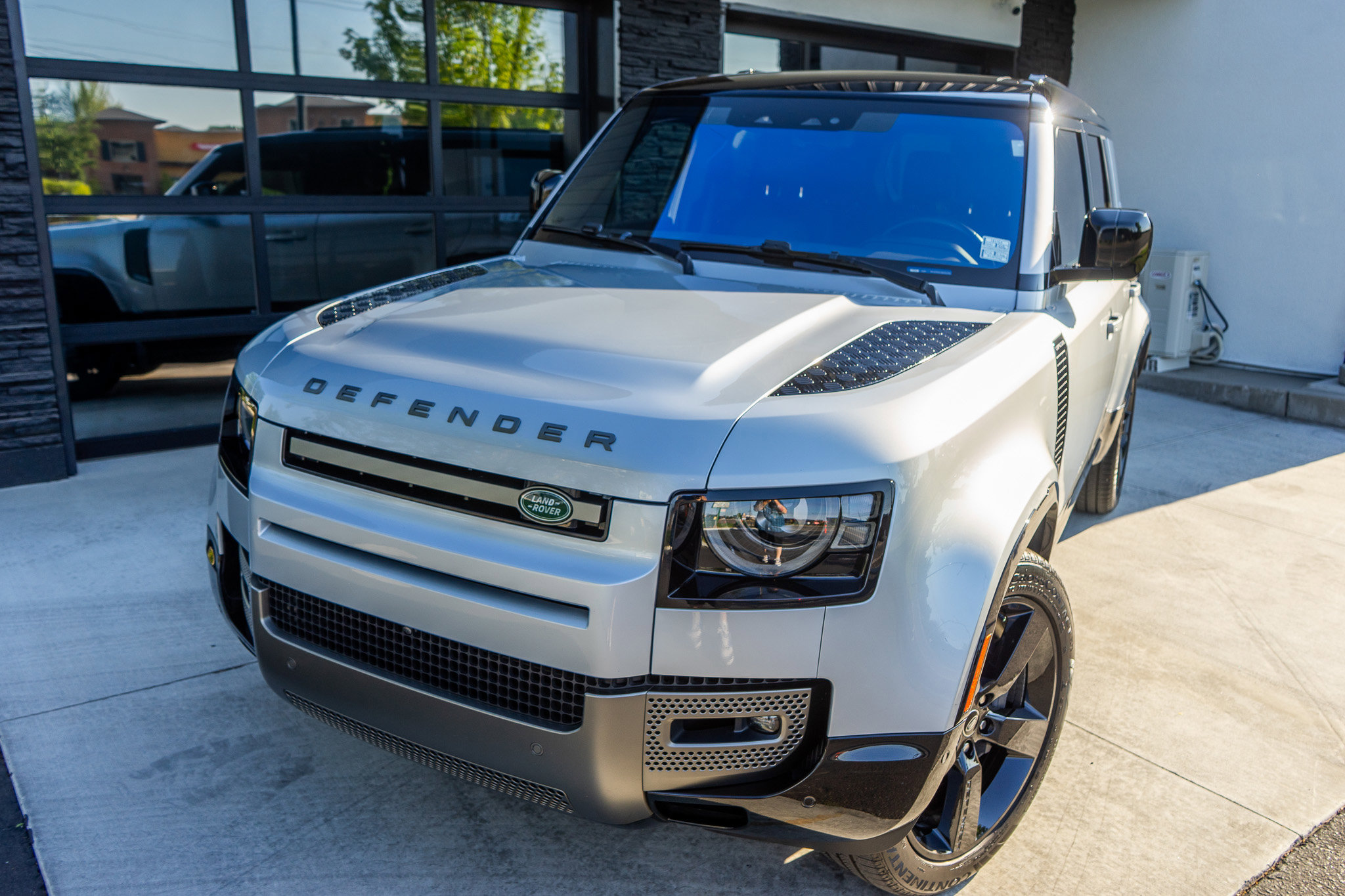 Used 2021 Land Rover Defender 110 X-Dynamic HSE image 4