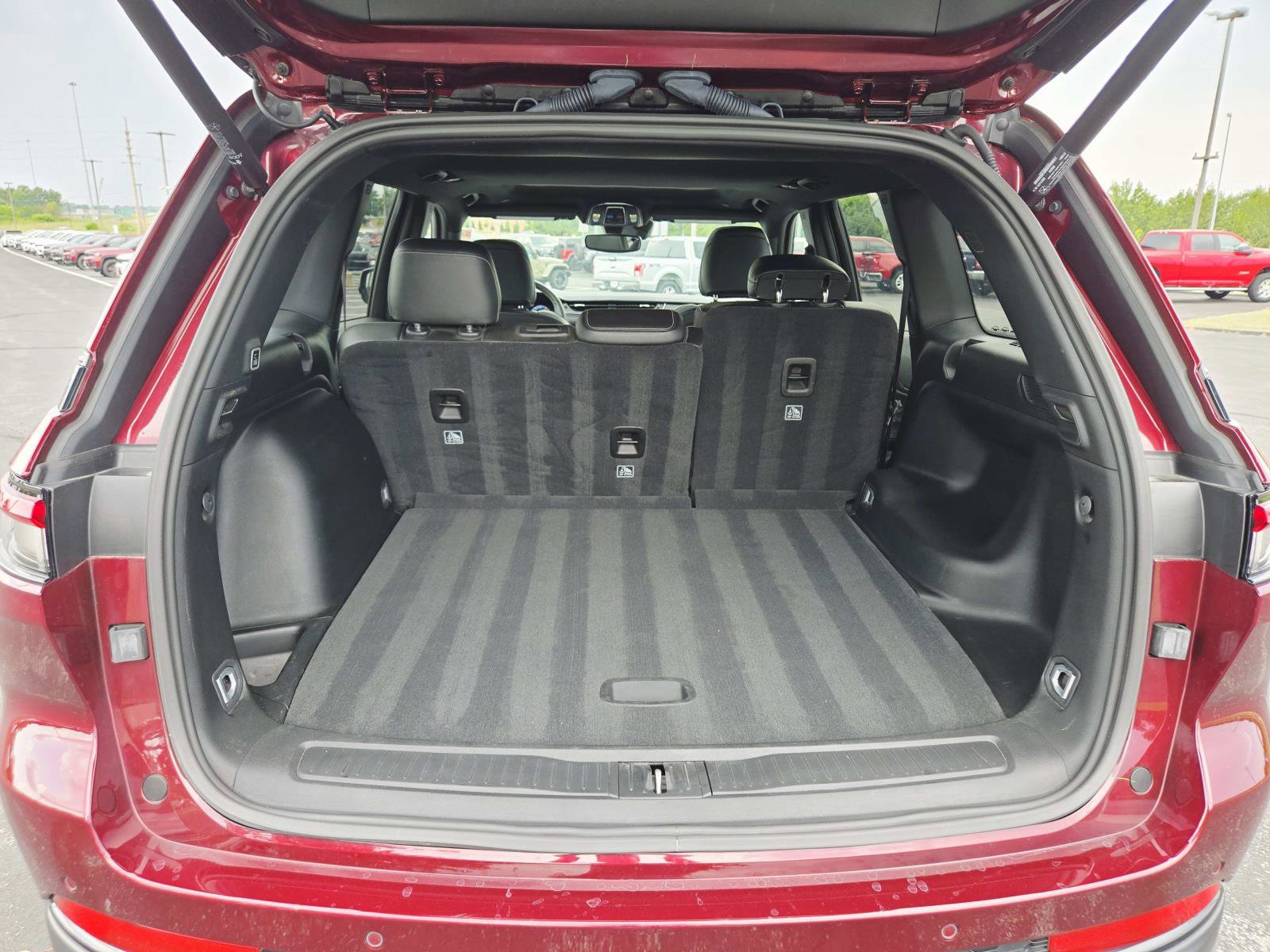 Used 2024 Jeep Grand Cherokee Altitude image 15