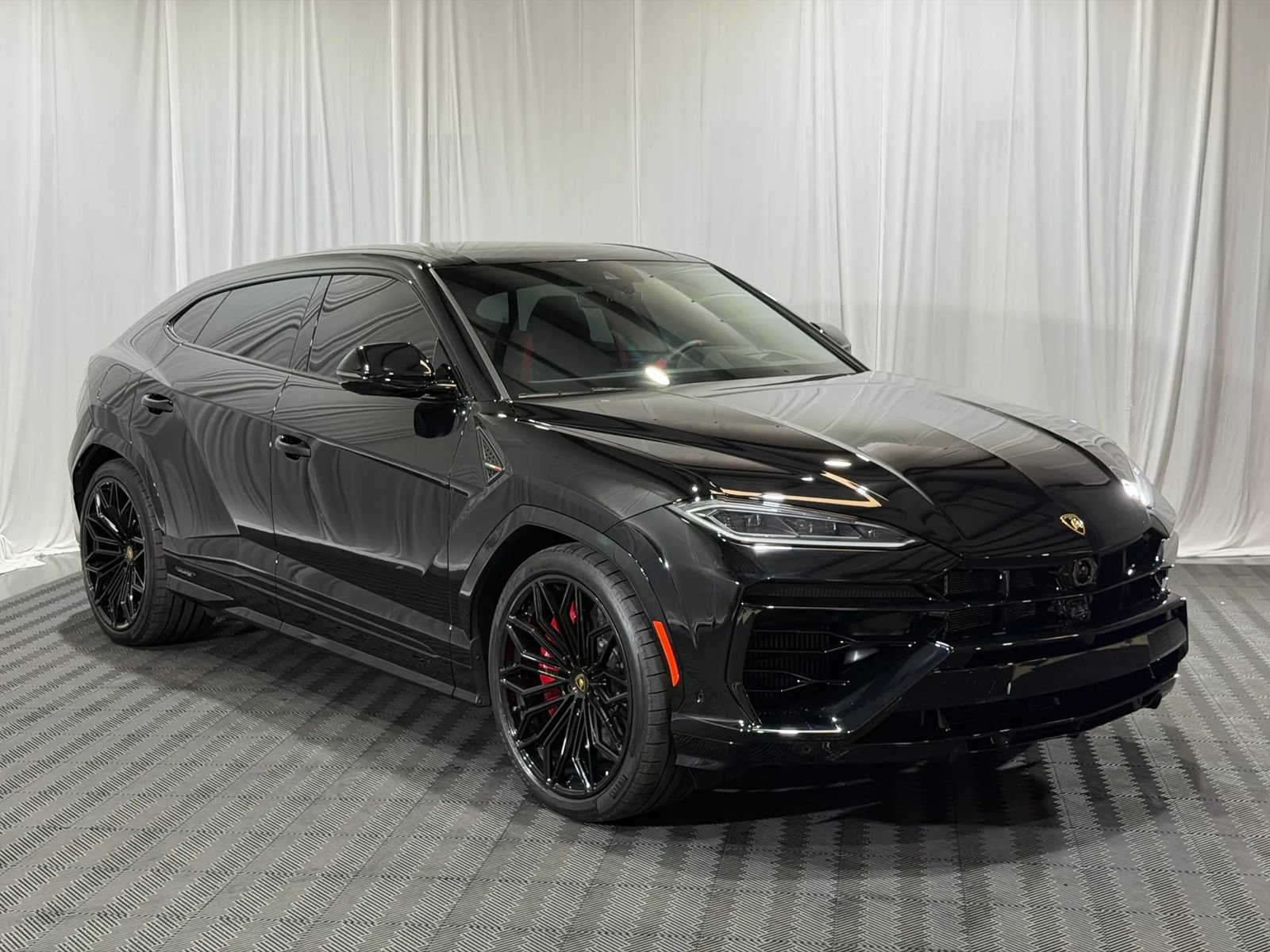 Used 2025 Lamborghini Urus SE AWD/4WD image 4