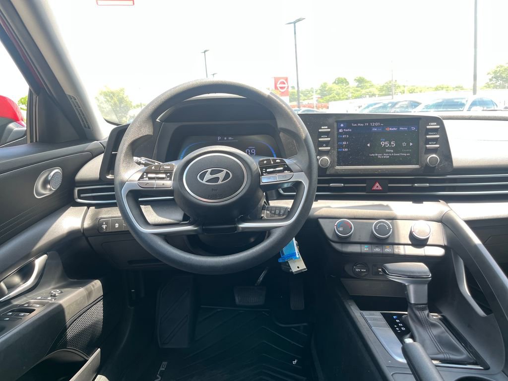 Used 2024 Hyundai Elantra SE FWD image 22