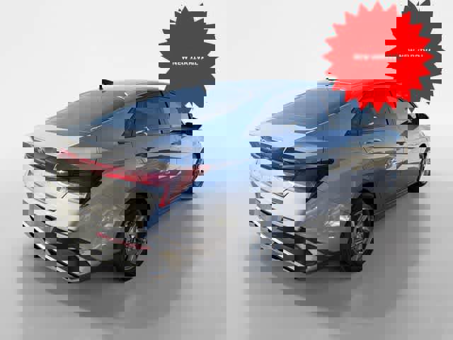 Used 2025 Hyundai Elantra SE image 3