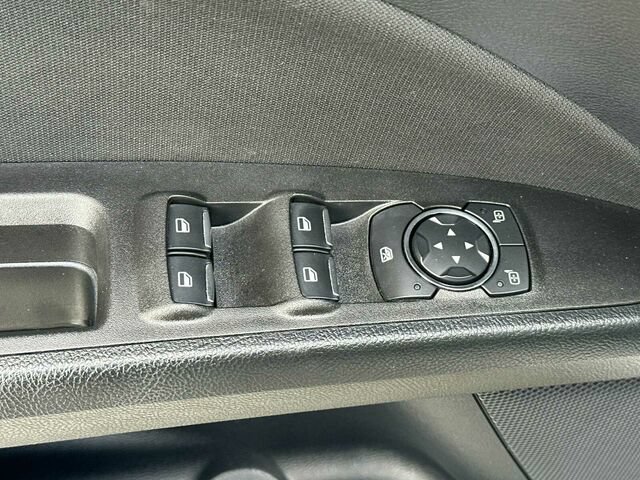 Used 2020 Ford Fusion SE FWD image 13