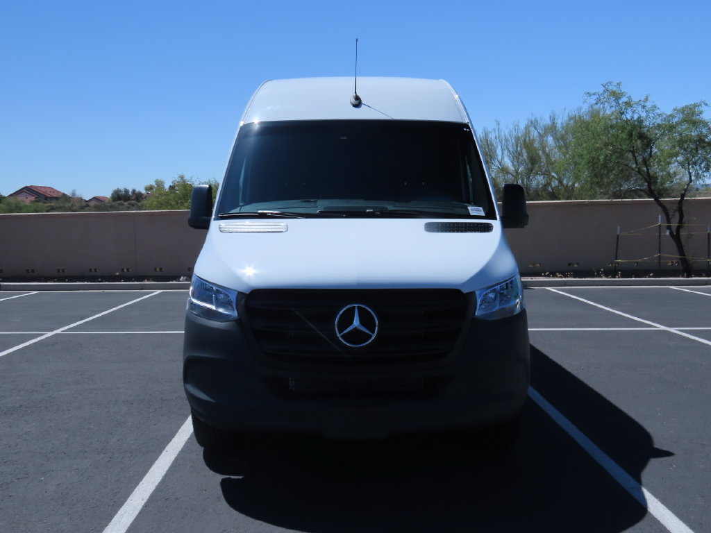 Used 2024 Mercedes-Benz Sprinter 2500 image 2
