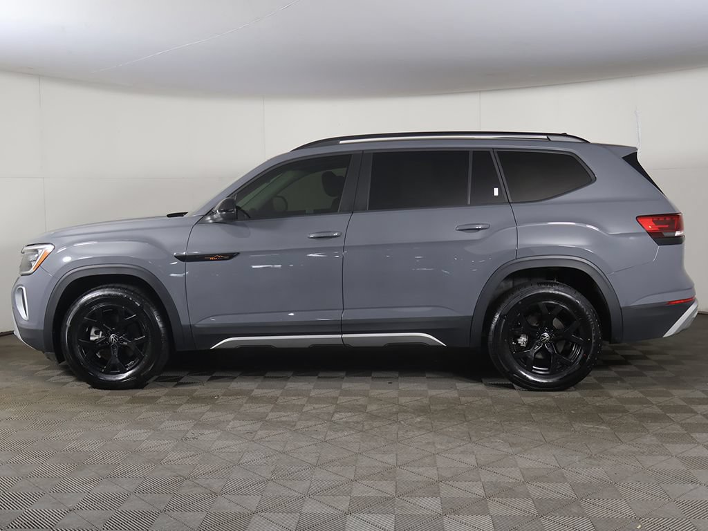 Used 2024 Volkswagen Atlas Peak Edition SE AWD/4WD image 18