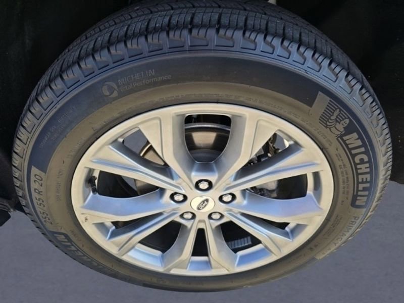 Used 2022 Ford Explorer XLT w/ Equipment Group 202A image 27