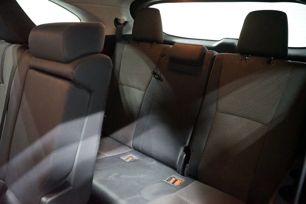 Used 2021 Toyota Highlander L image 28
