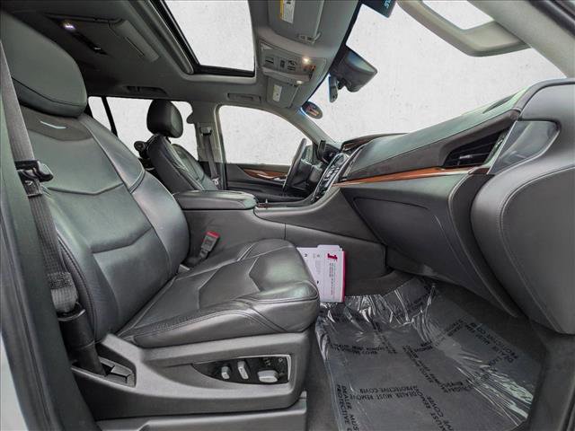 Used 2017 Cadillac Escalade ESV Premium Luxury image 23