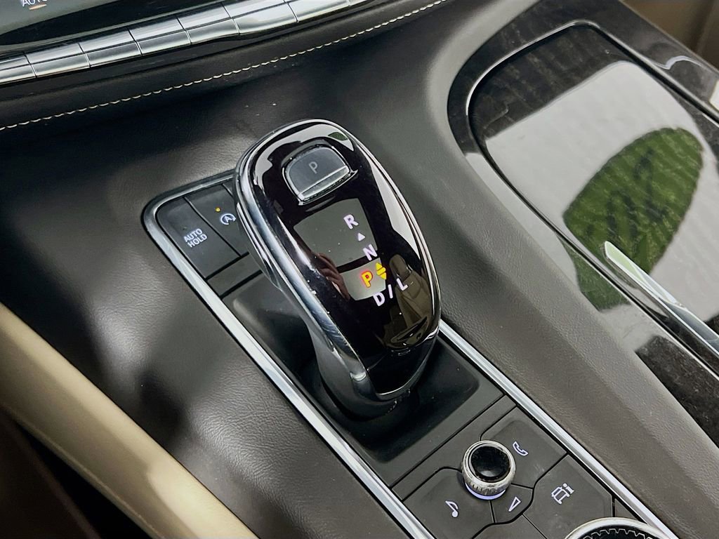 Used 2023 Cadillac Escalade Premium Luxury AWD/4WD image 16