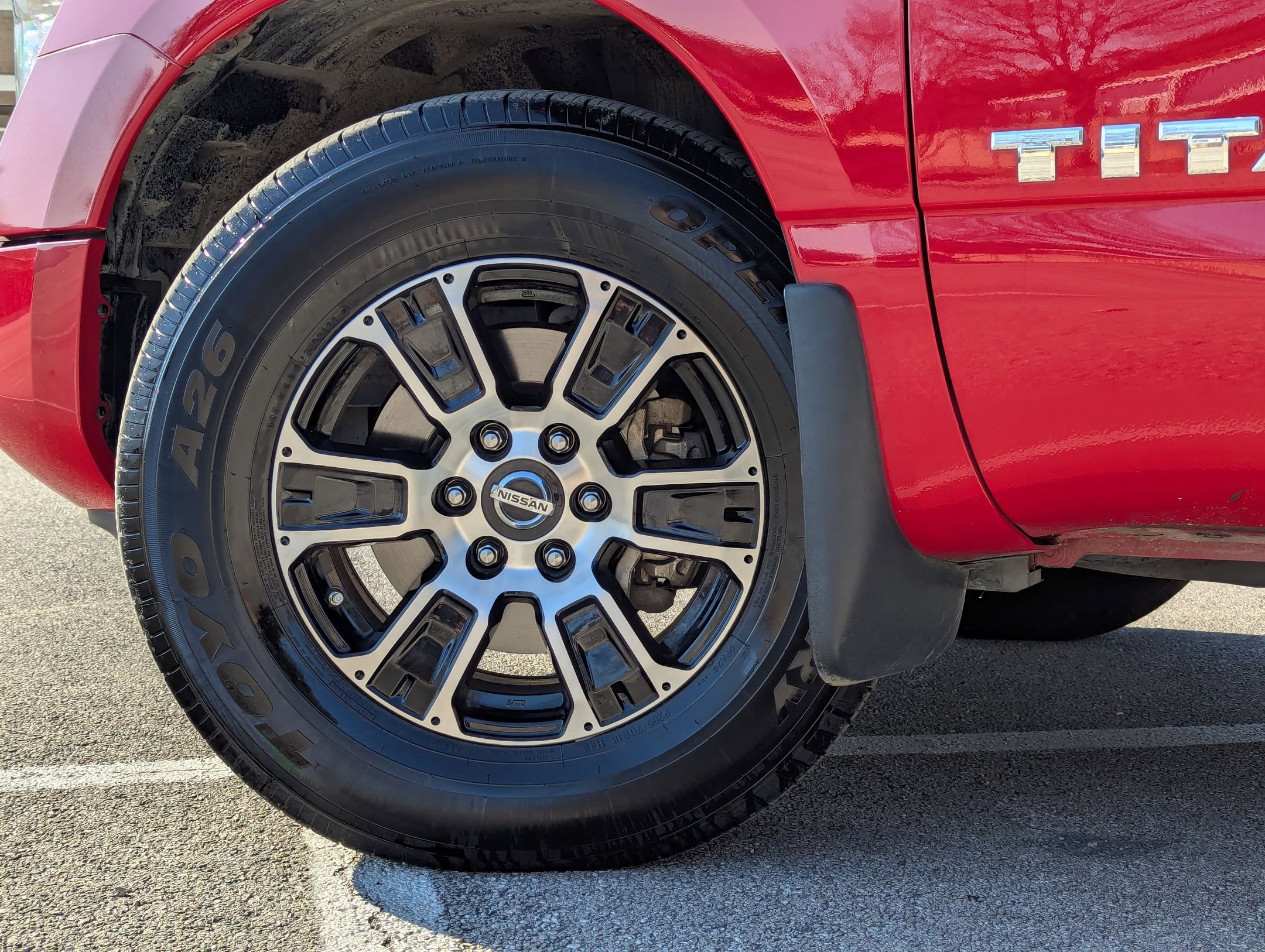 Used 2020 Nissan Titan SV image 31