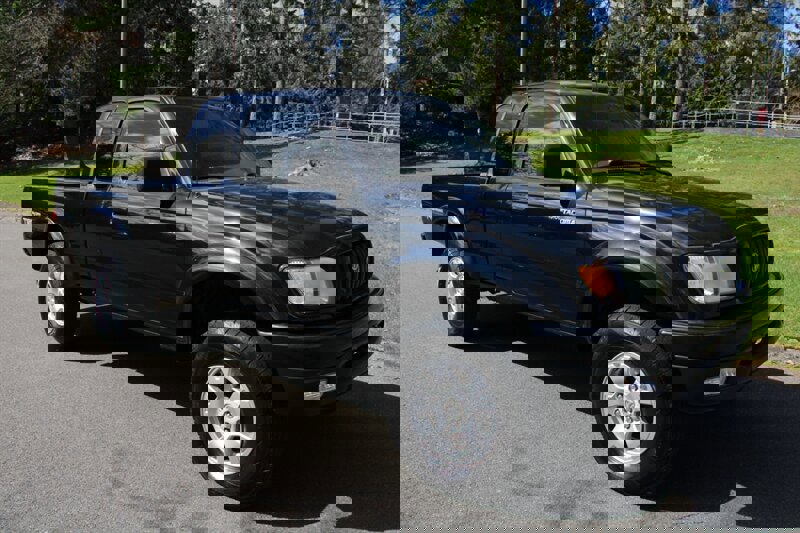 Used 2004 Toyota Tacoma PreRunner image 2