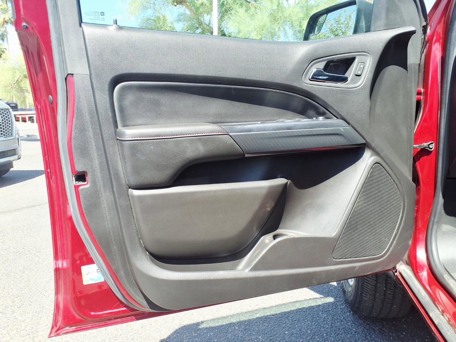 Used 2017 GMC Canyon SLE w/ All Terrain Package AWD/4WD image 19