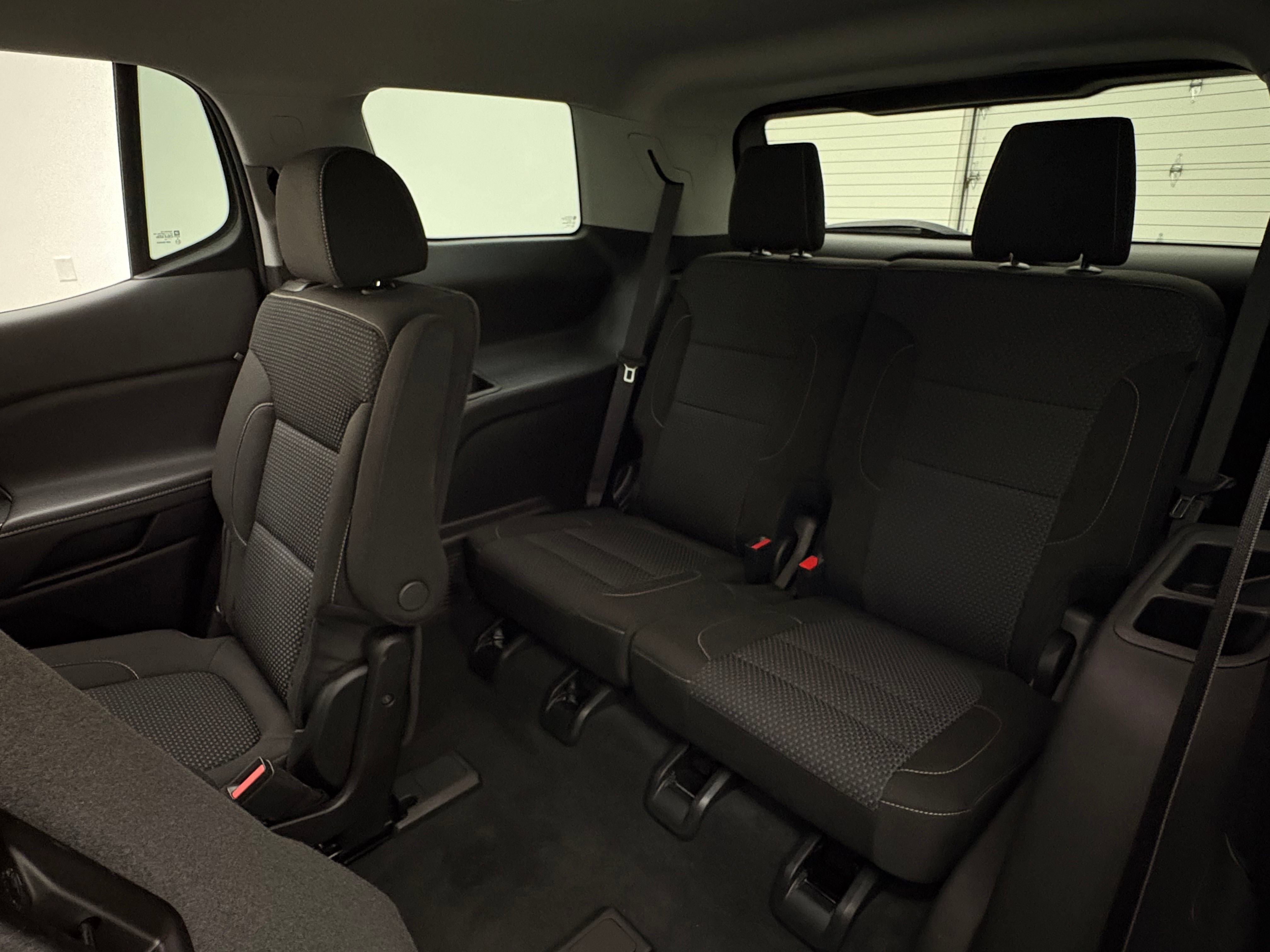 Used 2023 GMC Acadia SLE FWD image 39