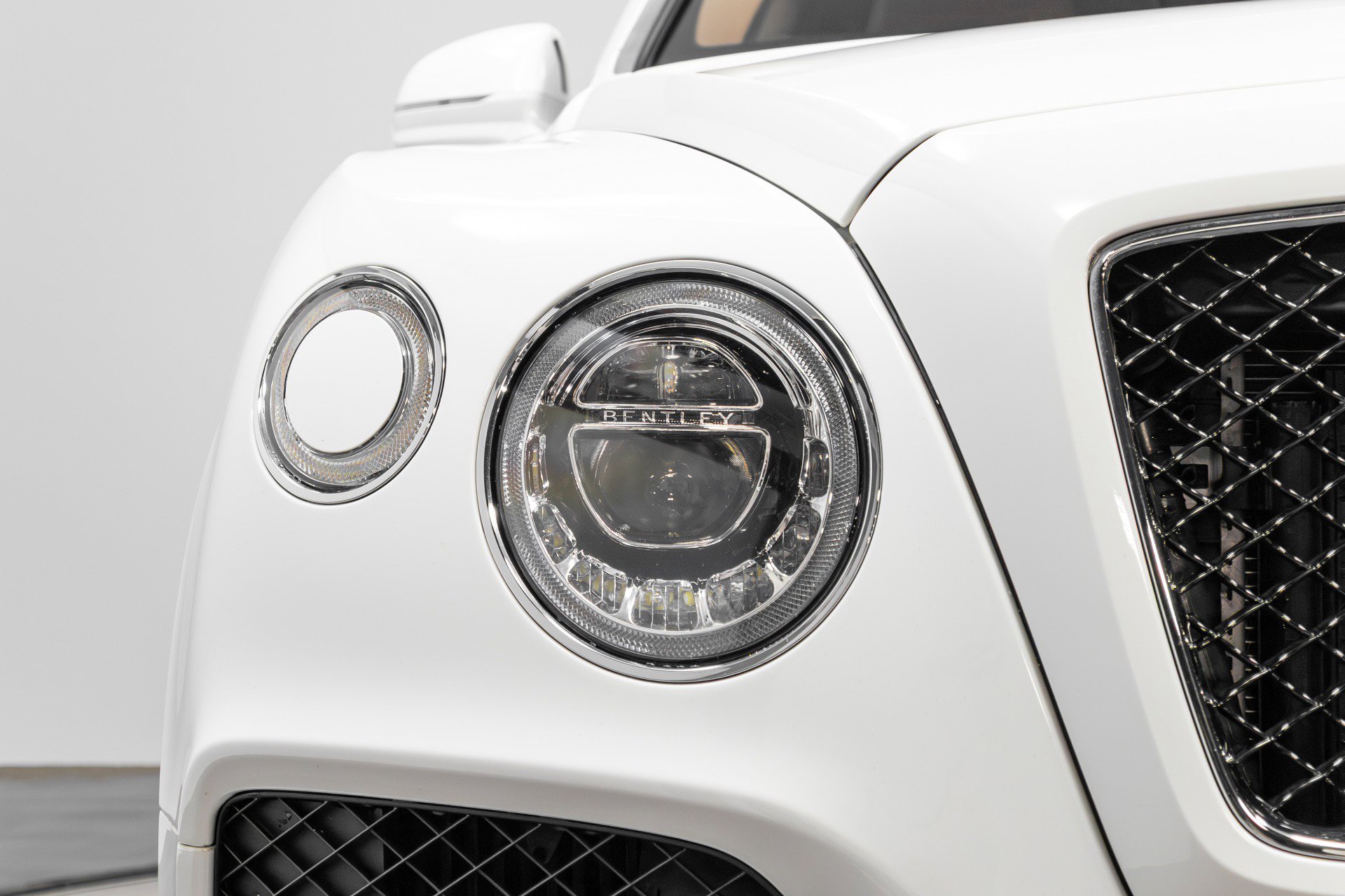 Used 2019 Bentley Bentayga image 45