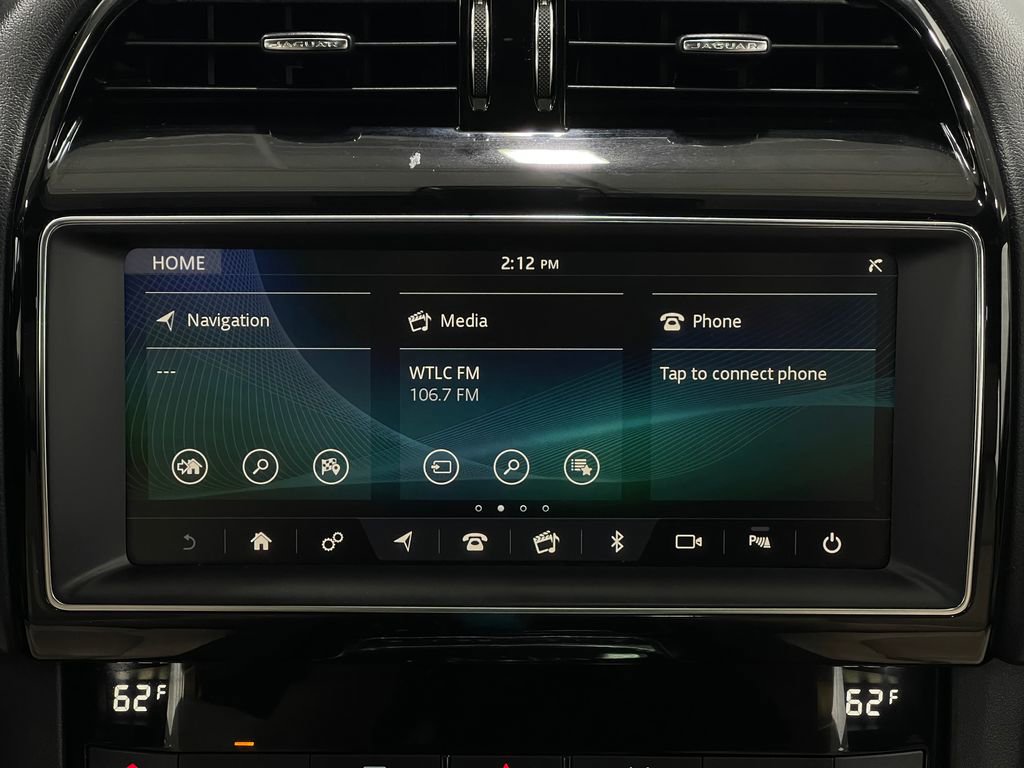 Used 2020 Jaguar F-PACE Premium image 26