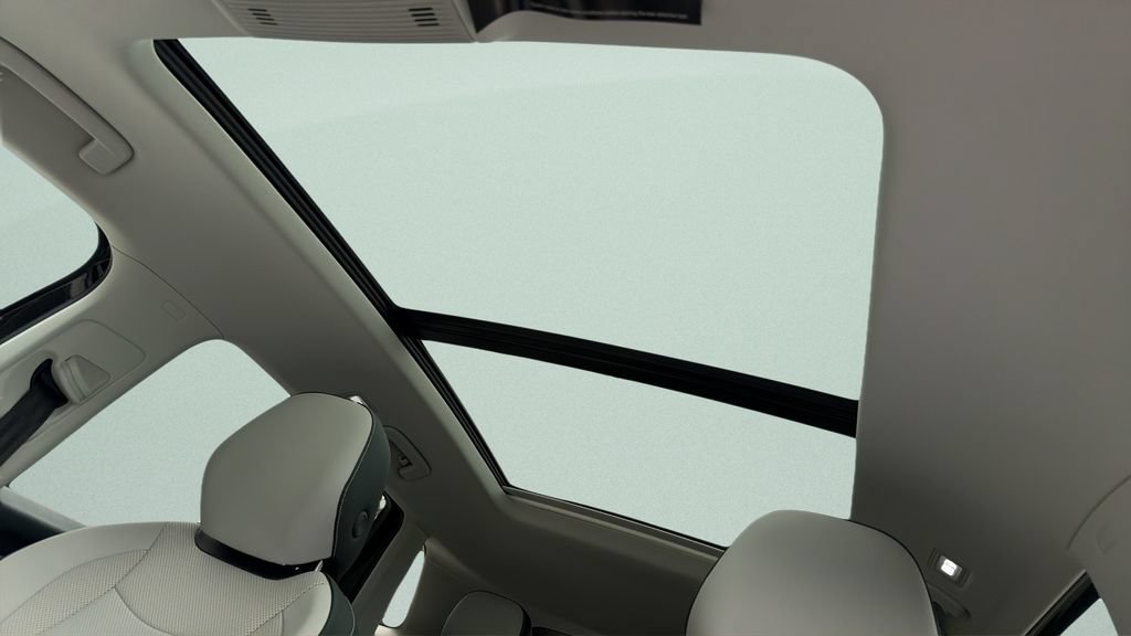 New 2026 Volkswagen Tiguan SE FWD image 16