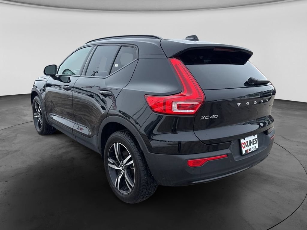 Used 2024 Volvo XC40 B5 Core AWD/4WD image 8