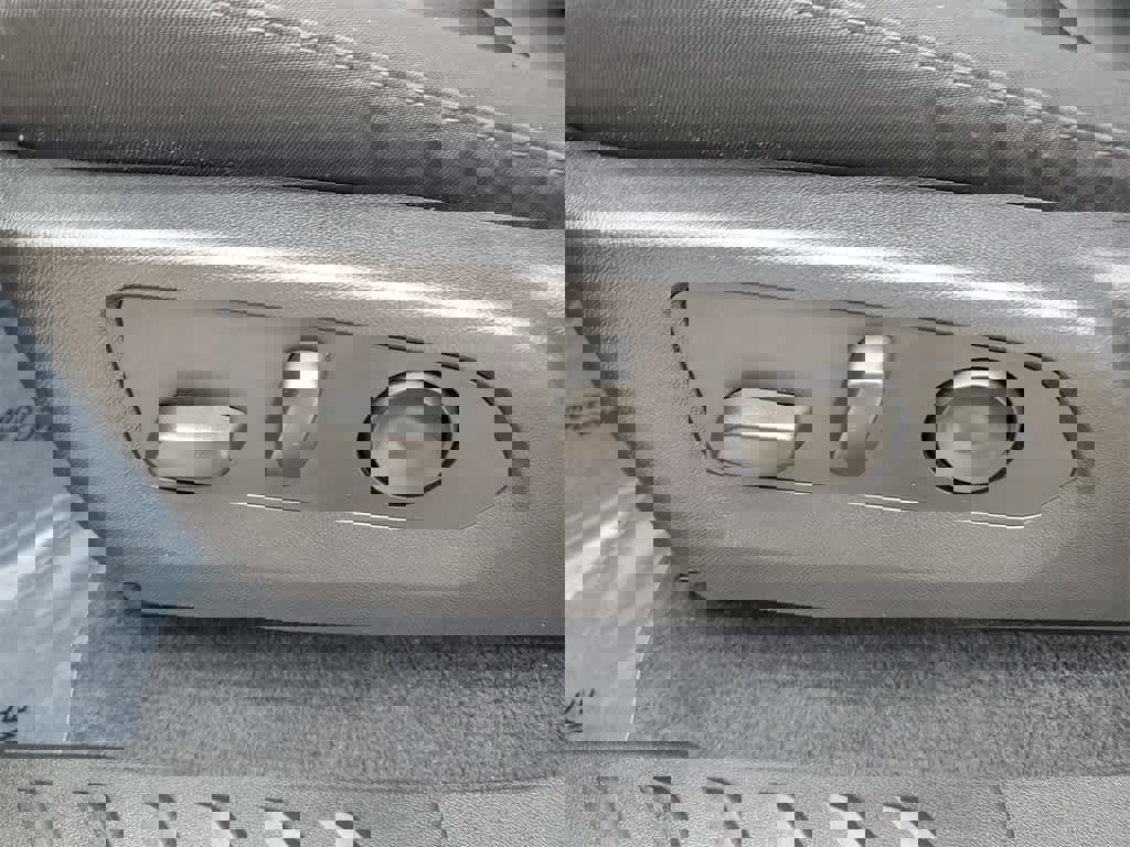 Used 2023 Chevrolet Colorado Trail Boss w/ Technology Package image 20