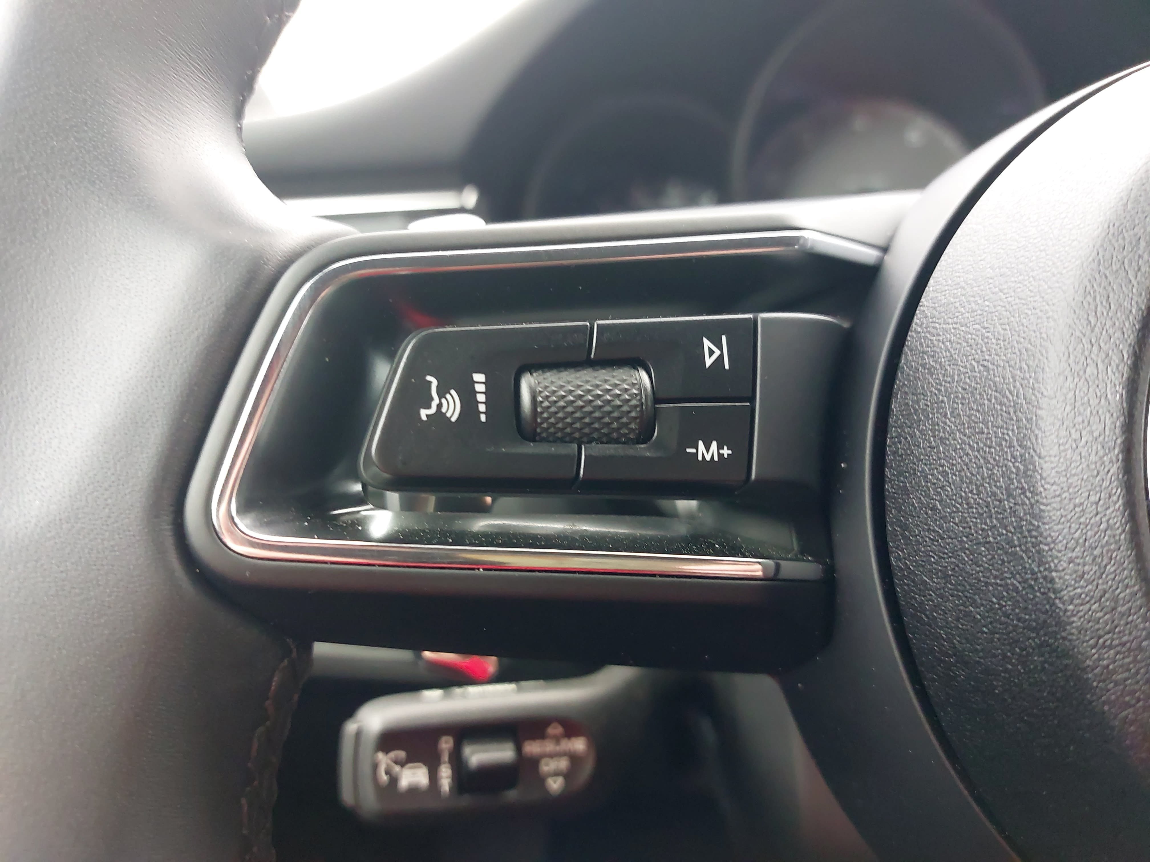 Certified 2025 Porsche Macan S AWD/4WD image 19