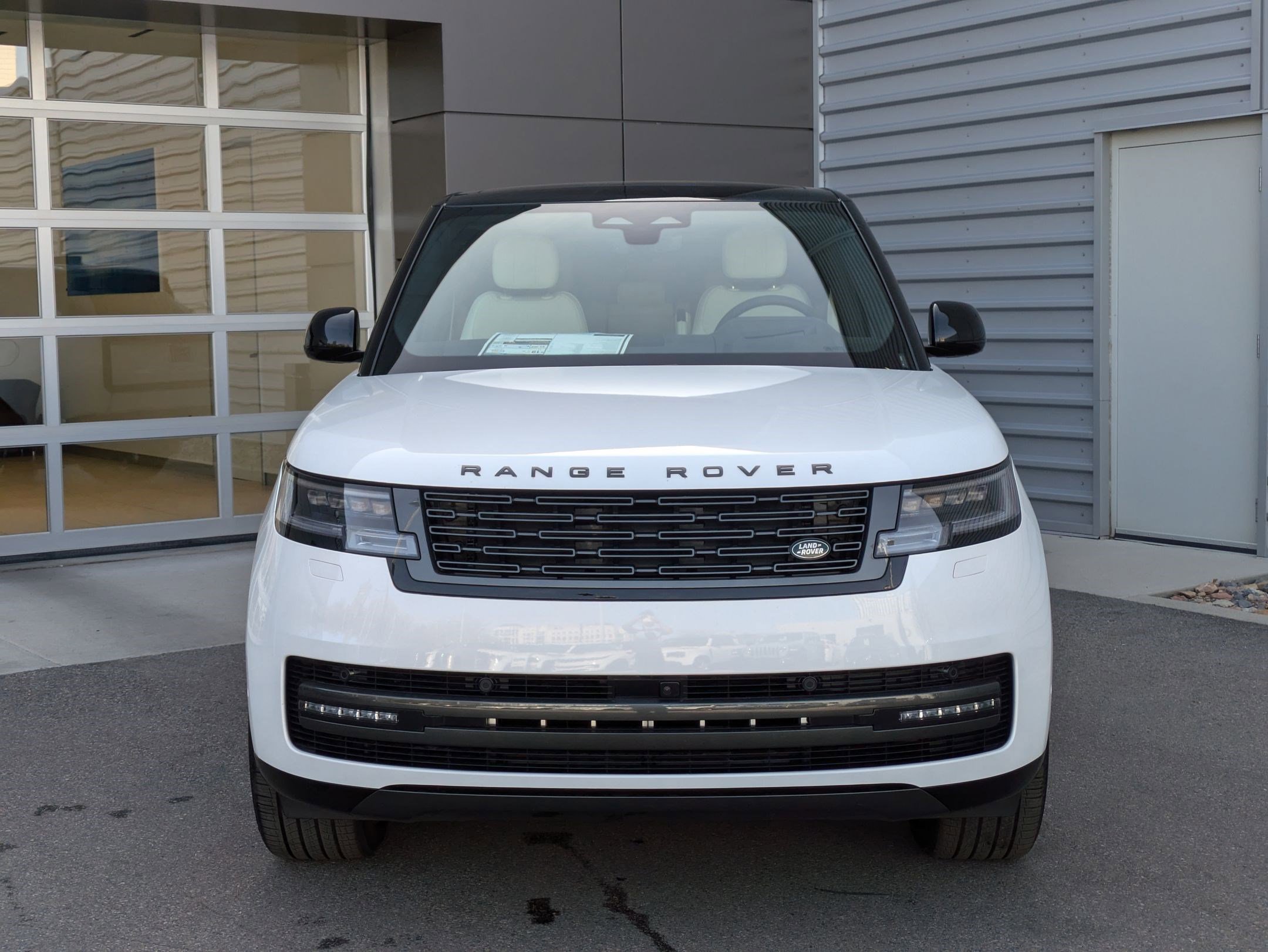 New 2025 Land Rover Range Rover SE image 8