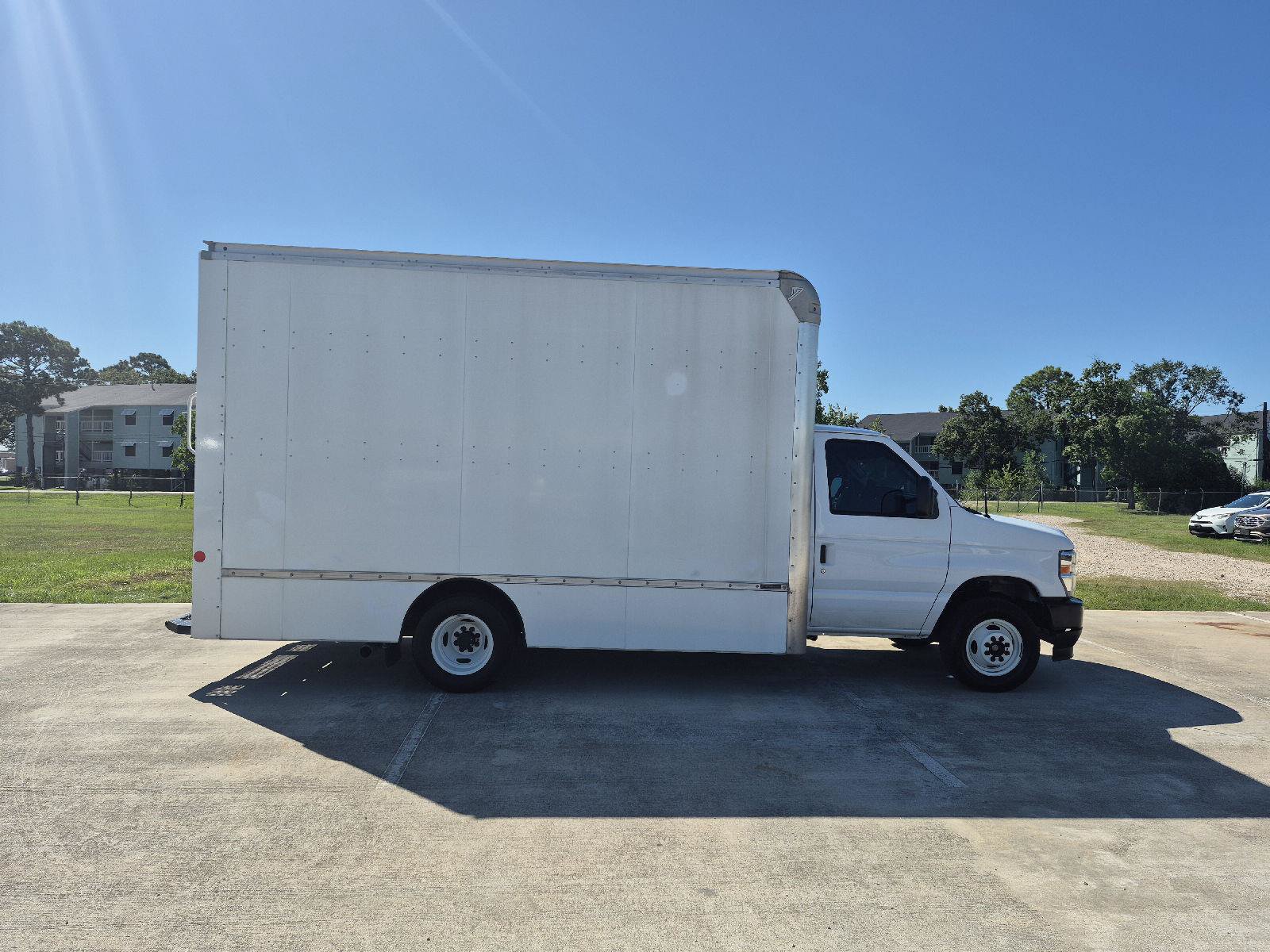 Certified 2024 Ford E-450 and Econoline 450 Super Duty w/ Driver's Safety Package RWD image 10