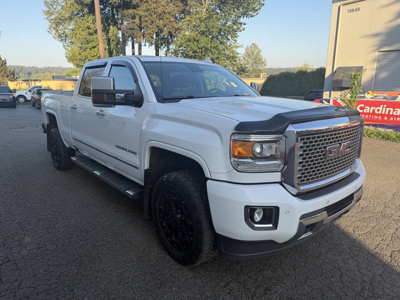 Used 2017 GMC Sierra 2500 Denali w/ Suspension Package, Off-Road AWD/4WD image 3
