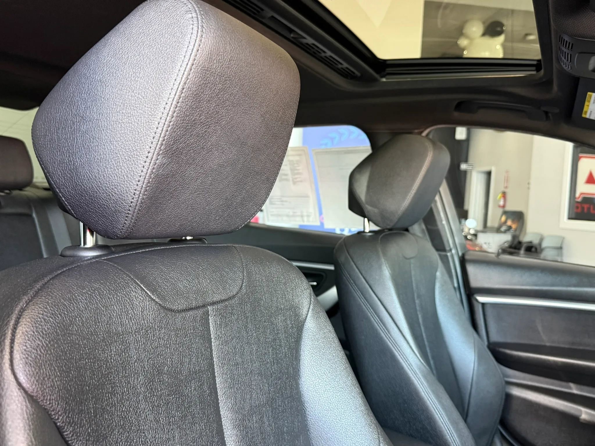 Used 2018 BMW 340i Sedan w/ Track Handling Package image 25