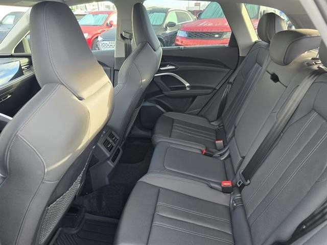 Used 2025 Audi Q5 Premium Plus w/ Premium Plus image 13