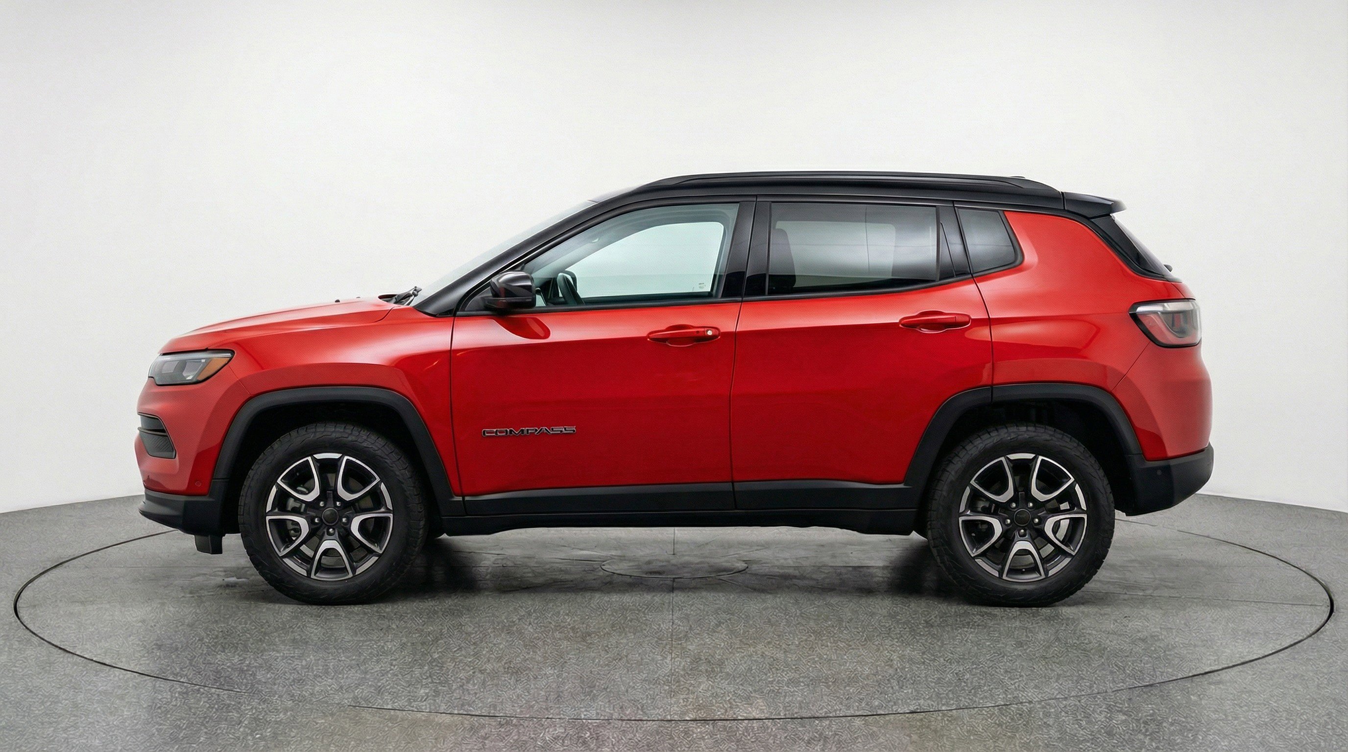 Used 2025 Jeep Compass Trailhawk image 5
