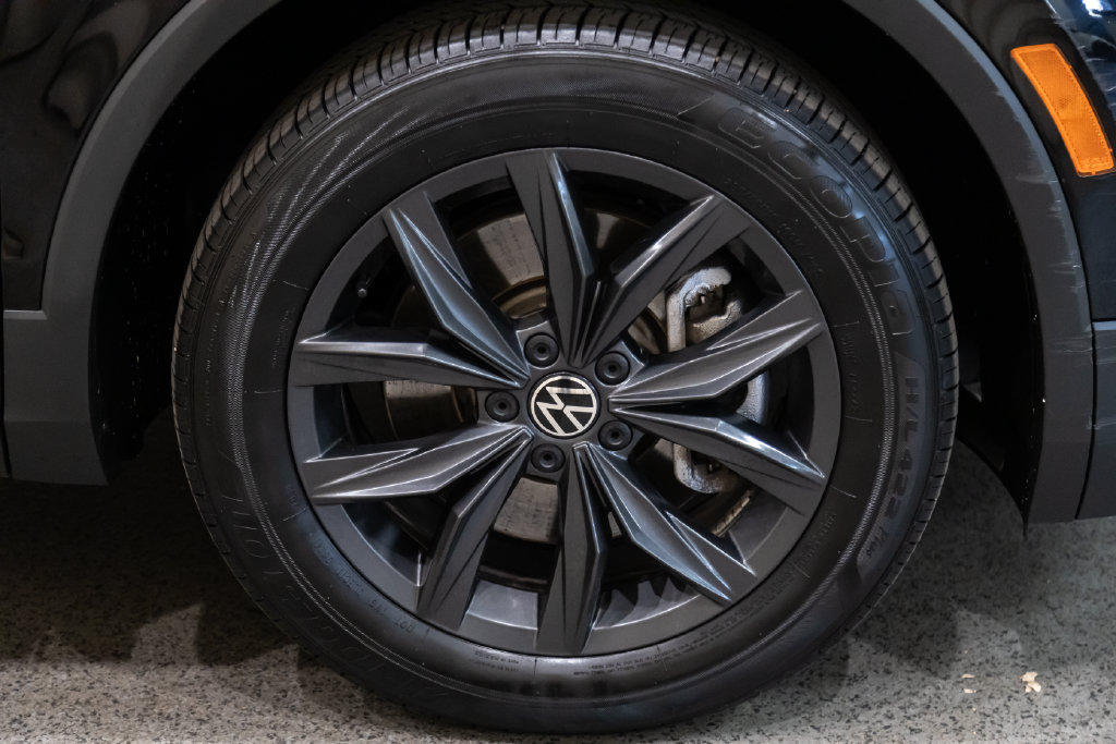 Used 2024 Volkswagen Tiguan SE AWD/4WD image 10