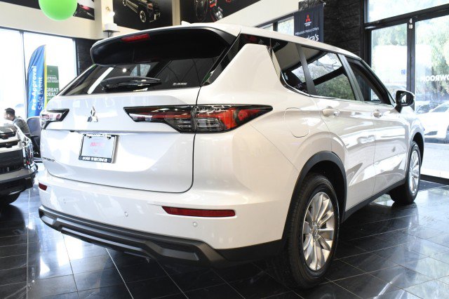 New 2026 Mitsubishi Outlander ES AWD/4WD image 12