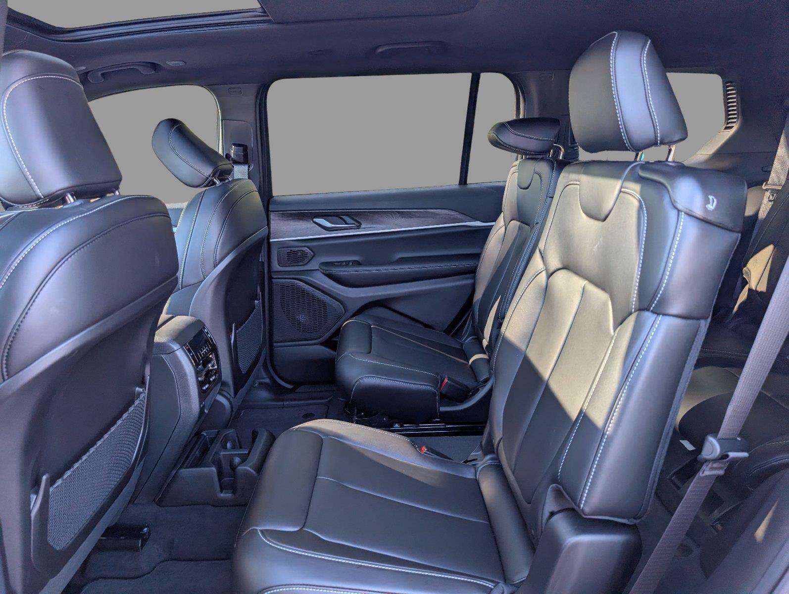 New 2027 Jeep Grand Cherokee L Limited RWD image 35