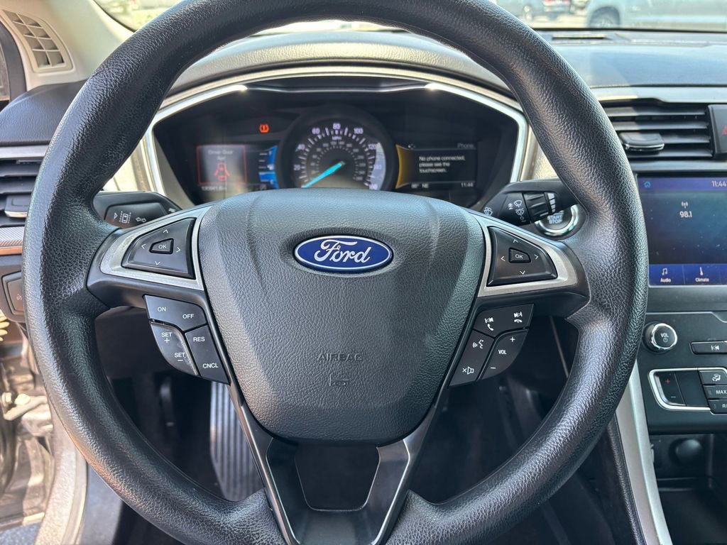 Used 2020 Ford Fusion SE FWD image 16